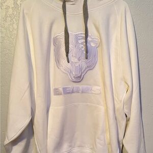 Men's Antigua White Chicago Bears
Victory Pullover Hoodie